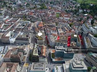 Luftaufnahme Raiffeisen Roter Platz Stadt St. Gallen Luftbild