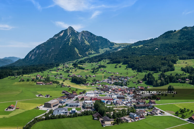 Luftaufnahme Kerns mit Stanserhorn Luftbild